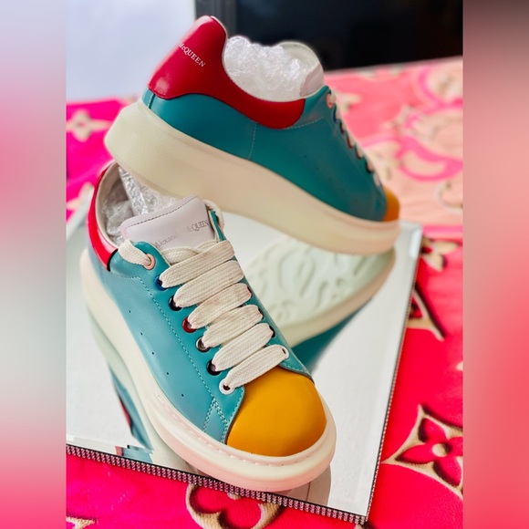 Alexander McQueen Host Pick β₯οΈ Authentic - Picture 4 of 13